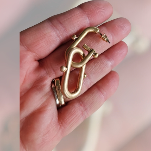 NWT Luxe' by Roman Matte Gold Tone Finish Modern Linked Pierced Earrings - Picture 6 of 7